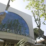 卢克索酒店 4*
